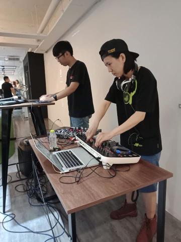 DJ Badhumorr - VoiceTube Office Party
2019.08.30