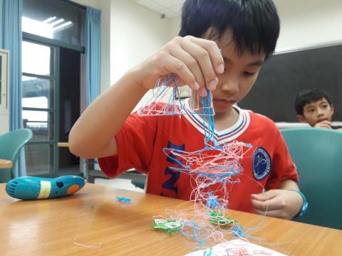 楊文嘉 - 南科中學國小部3D筆課程