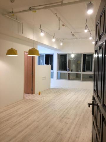 典築居設計x緯日工程 - 淡水 住家裝修
居加工業風 讓室內看起來高挑 以減去封頂看起來的壓迫感 讓大人小孩都有個舒適的環境