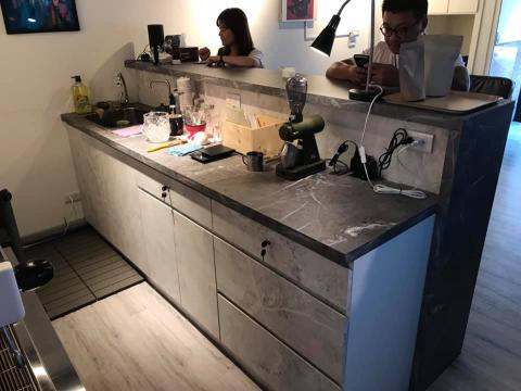 松榆系統傢俱 - 咖啡廳吧檯 全仿石紋塑合板