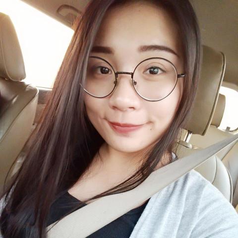 提供漂眉服務的專家盧雅眉