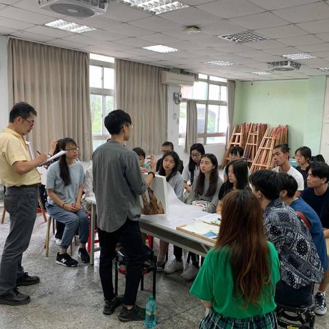 張淳皓 - 於國立清華大學藝術與設計學系教授油畫課