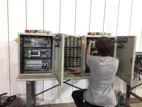 繹興機械股份有限公司 EZpack Co., Ltd. - 自動控制配電-規劃製作
*電路設計
*弱電系統配電
*電料買賣