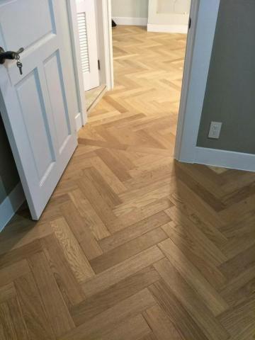 鴻牌木地板 - 橡木色人字拼