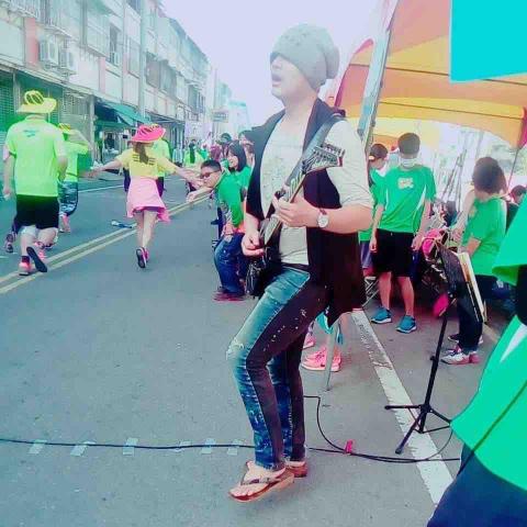 胡小月 - 2016年田中路跑活動,為路跑的選手加油打氣 胡小月 - 2016年田中路跑活動,為路跑的選手加油打氣