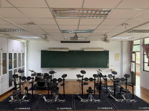 艾聲文創有限公司 - 國小校園 課後班爵士鼓教學推廣 !