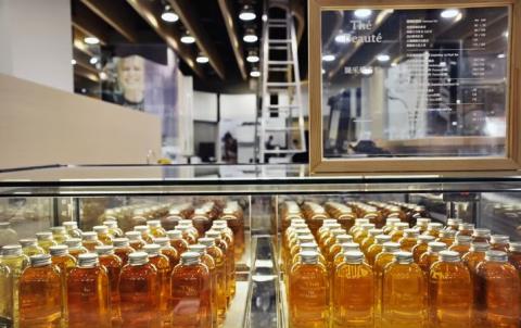 JKS Studio - 麗采蝶茶館櫃位設計,包裝設計,平面設計,Logo設計