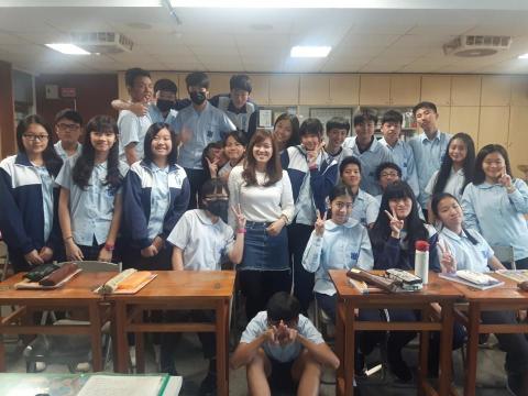 王瑋慈（Tina慈慈老師） - 介壽國中音樂課