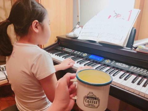 鋼琴家教 - 家中若有電子琴也可以學喔！不是一定要有鋼琴才能學琴。