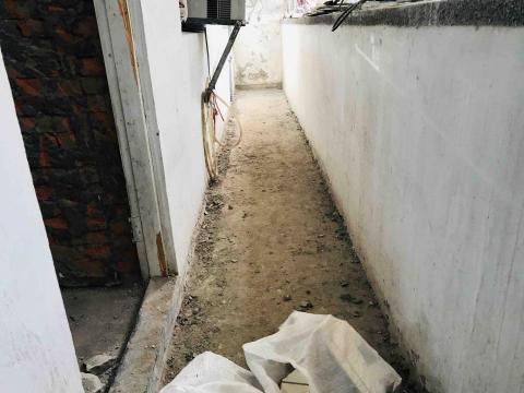 十四號工廠 - 陽臺磁磚剃除見底 案件位於後山埤