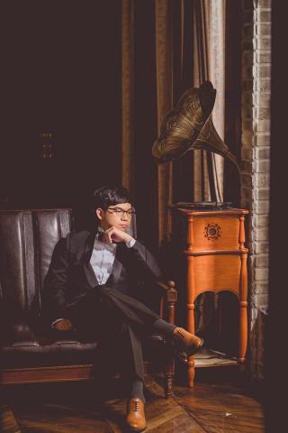 提供pttiphone版服務的專家陳先生