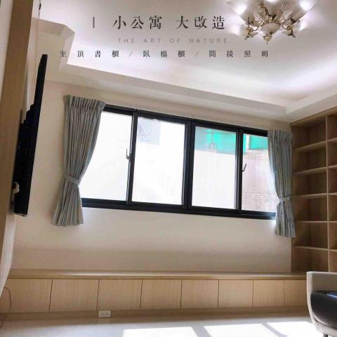 益源土木裝潢工程行 - 施工地點:台中沙鹿
屋主希望改造能各自擁有運用的空間~?
1.在廚房跟客廳做了一個接合屋主想要書櫃,女主人想要的餐桌吧台、置物櫃、電器櫃。
2.屋主希望能有鞋櫃、ㄧ個工作間,於是做了玄關、加隔間拉門。???
3.屋主希望窗邊能有個能置物的臥榻、電視牆。?
4.由於原本空間不夠明亮,天花板太低,做了客廳上的間接照明,吧台上的氣氛燈,廚房、玄關包防油煙天花板、照明燈。??
#中部 木工裝潢
#免費到府估價
#平價裝潢
#拉門 櫃子 隔間 臥榻 天花板 電器櫃 電視牆 吧台 益源土木裝潢工程行 - 施工地點:台中沙鹿
屋主希望改造能各自擁有運用的空間~?
1.在廚房跟客廳做了一個接合屋主想要書櫃,女主人想要的餐桌吧台、置物櫃、電器櫃。
2.屋主希望能有鞋櫃、ㄧ個工作間,於是做了玄關、加隔間拉門。???
3.屋主希望窗邊能有個能置物的臥榻、電視牆。?
4.由於原本空間不夠明亮,天花板太低,做了客廳上的間接照明,吧台上的氣氛燈,廚房、玄關包防油煙天花板、照明燈。??
#中部 木工裝潢
#免費到府估價
#平價裝潢
#拉門 櫃子 隔間 臥榻 天花板 電器櫃 電視牆 吧台