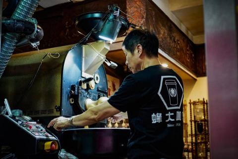 ELVIS 劉銘傑 - 【蜂大咖啡】企業形象設計影片花絮