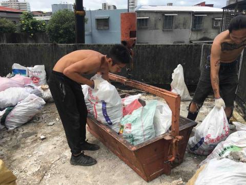 十四號工廠工程 - 拆除工程服務 垃圾清運服務  十四號工廠工程 - 拆除工程服務 垃圾清運服務