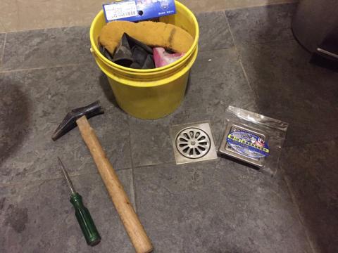 長佳欣工程 - 浴廁地面排水更換為防臭防蟲式的落水頭