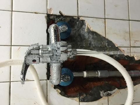 公司 - 冷熱水變小
水垢堵塞