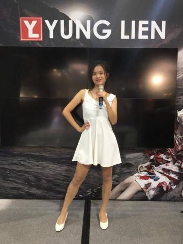 中英/中日雙語主持人 甯甯Clarissa - 台北國際攝影大展主持。身為一名可動可靜的主持人，我可以把氣氛炒到high到全部人都陷入瘋狂，後又轉為感謝品牌的溫馨氛圍，雙重加強品牌印象。