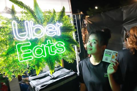 中英/中日雙語主持人 甯甯Clarissa - 夜市中的Uber Eats主持。宴會廳、講堂、戶外大街、夜市...各式各樣的場地都能駕馭