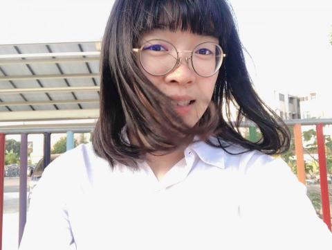 提供高雄鋼琴教室服務的專家黃韻庭