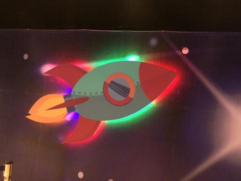 群昌達科技 - 遊樂區背板彩光