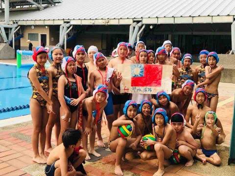 專業游泳及體能教練 - 帶著學生推廣水球運動。