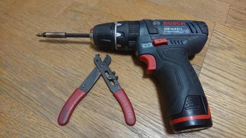 張啟仁 - 之前從事電機工程技術員，對於電機現場作業熟悉，如不是繪製線路圖及寫程式，應該都能勝任。