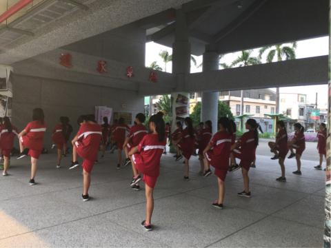 王沁琳 - 國中MV熱舞社。暖身