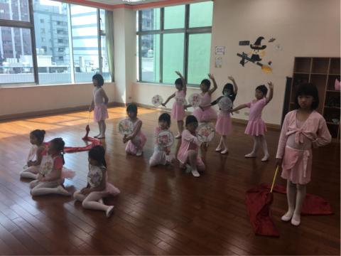 王沁琳 - 兒童舞蹈。民俗舞