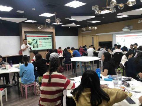 里揚國際數位行銷公司 - K大俠在大葉大學教授網路行銷課程
