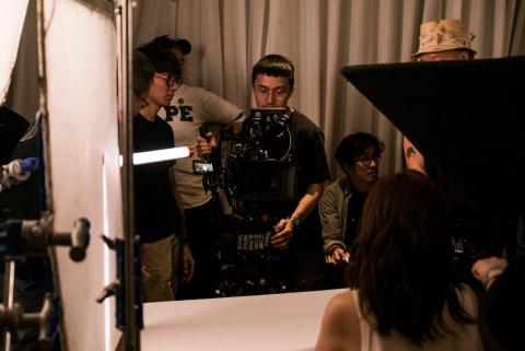 三廿Production - 雅詩蘭黛【年輕金三角】讓Ella的年輕永久居留！