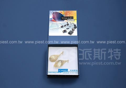 派斯特設計印刷 - 【桌曆、禮品、期刊、型錄、書籍、展覽/展場、海報、名片、燈箱、CI視覺應用】
擅長於品牌視覺呈現、CIS規劃、平面設計、商業廣告、
網頁設計、包裝設計、
菜單設計、會場佈置、設計品牌創意、賣場設計、FB代操、活動EDM設計...。
●網站:www.piest.com.tw
●信箱:pkunshuo@gmail.com
●官方Line: @ulq8299m
●行動:0955-252-515彭r 派斯特設計印刷 - 【桌曆、禮品、期刊、型錄、書籍、展覽/展場、海報、名片、燈箱、CI視覺應用】
擅長於品牌視覺呈現、CIS規劃、平面設計、商業廣告、
網頁設計、包裝設計、
菜單設計、會場佈置、設計品牌創意、賣場設計、FB代操、活動EDM設計...。
●網站:www.piest.com.tw
●信箱:pkunshuo@gmail.com
●官方Line: @ulq8299m
●行動:0955-252-515彭r