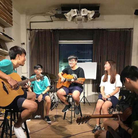 一生弦命 吉他烏克工作室  - 學生練團實況