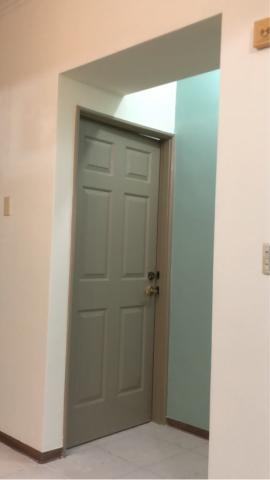 宸恩油漆整修工程 - 牆面全部批平、跳色

木門改色上漆