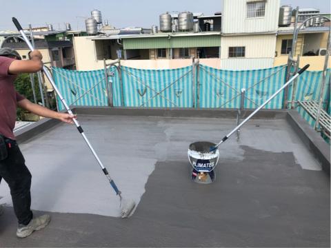 鵬鼎工程行 - 頂樓防水施工中