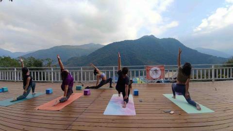 Ruby Soul Living - Tour de fox 戶外瑜伽帶領者