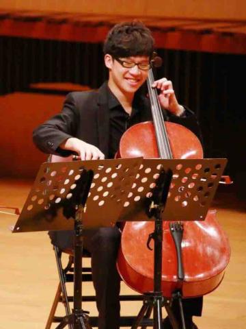 大提琴老師洪呂德 - 