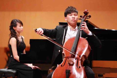 大提琴老師洪呂德 - 