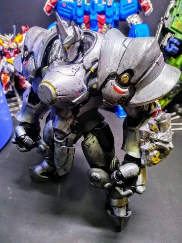 暴龍叔叔  - 鬥陣特攻
萊茵大型公仔上色