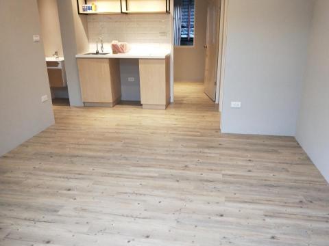 專業地板施工 - 正常貼