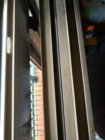 王禹人Terry - 清洗窗框細縫