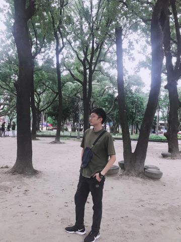 電商廣告投放操手 - 阿年 (董翰年) - 全職廣告投放顧問案。
溝通時間彈性，假日也上班