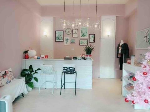 麒裕室內裝修設計 - 新古典風格
複合式美容美甲店
來的又急又快
燒透了腦袋
還好趕在開幕前圓滿落幕！感謝業主的信任
