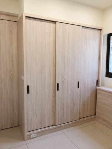 麒裕室內裝修設計 - 主臥大衣櫃
左邊設計了一道拉門
讓整個空間更有時尚感