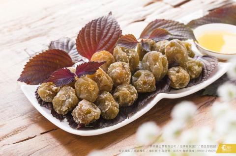 新視覺企業 - 金門最佳伴手禮
食品情境攝影 / 紫蘇梅