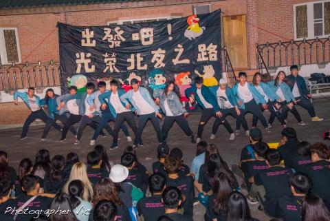 陳義信 - 學生室外活動表演照片