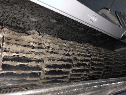 展鴻空調 - 分離式冷氣拆洗保養前