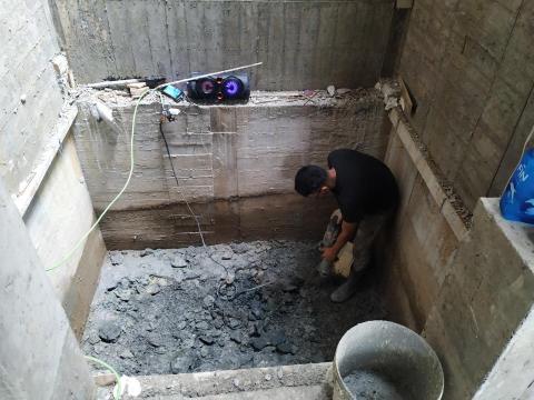 宏達基工程行 - 信義路四段電梯井施打作業