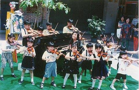 英國皇家代辦處~敦煌音樂dhecmd - 社區表演大家來拉琴