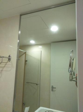 清潔大師 - 廁所鏡面 清理前