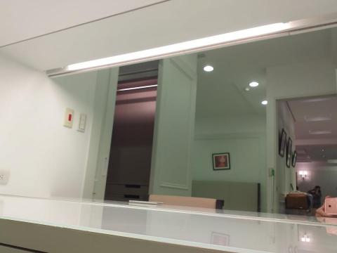 清潔大師 - 梳妝台鏡面 清理後